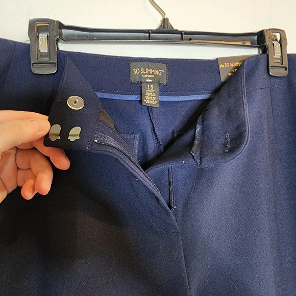 NWT Chico's Navy So Slimming Straight leg Trousers.  Size 1.5 short. 10P. - Picture 4 of 13